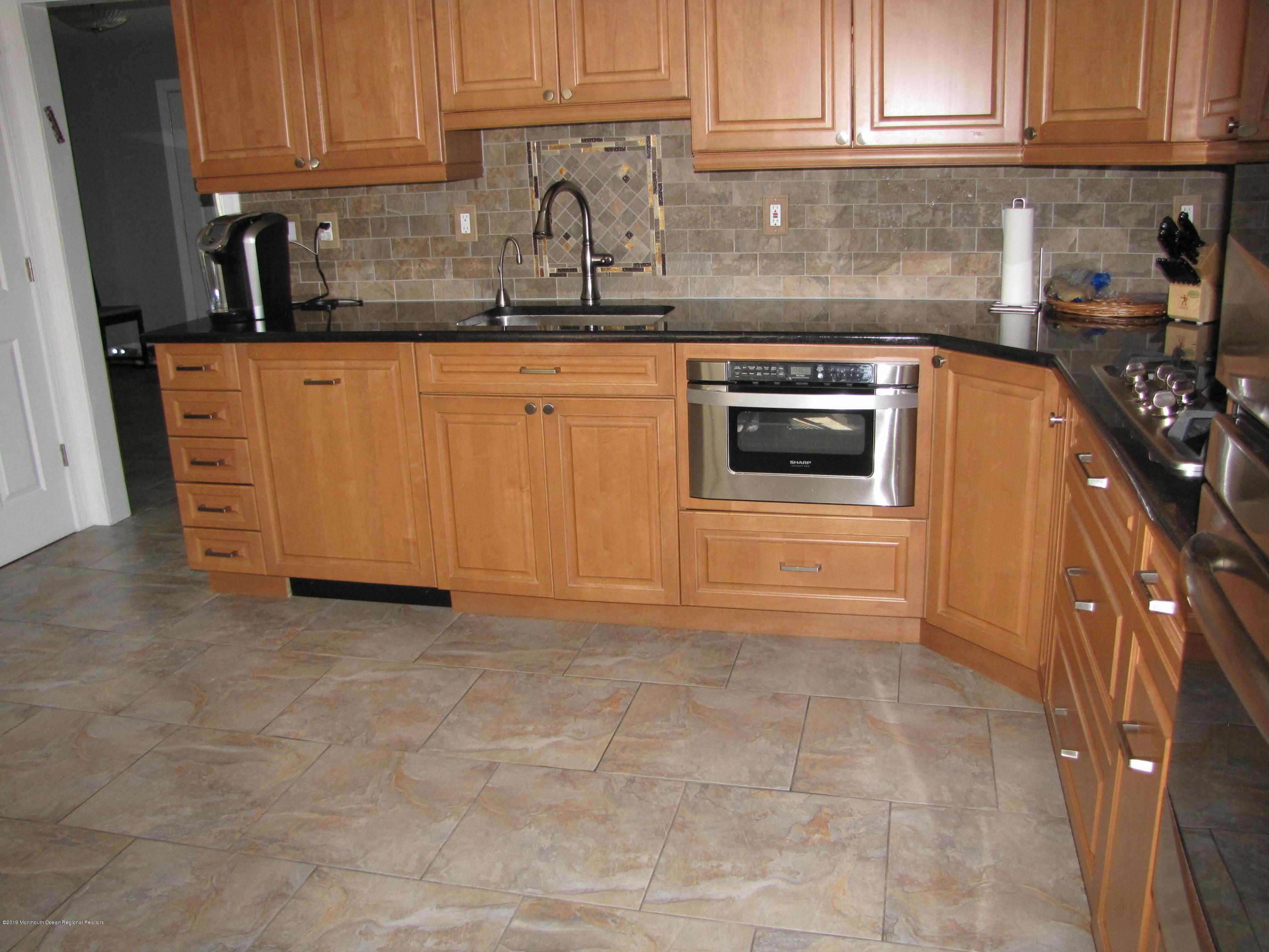 38 Morris Street Freehold, NJ 07728 - Photo 10 of 41 074