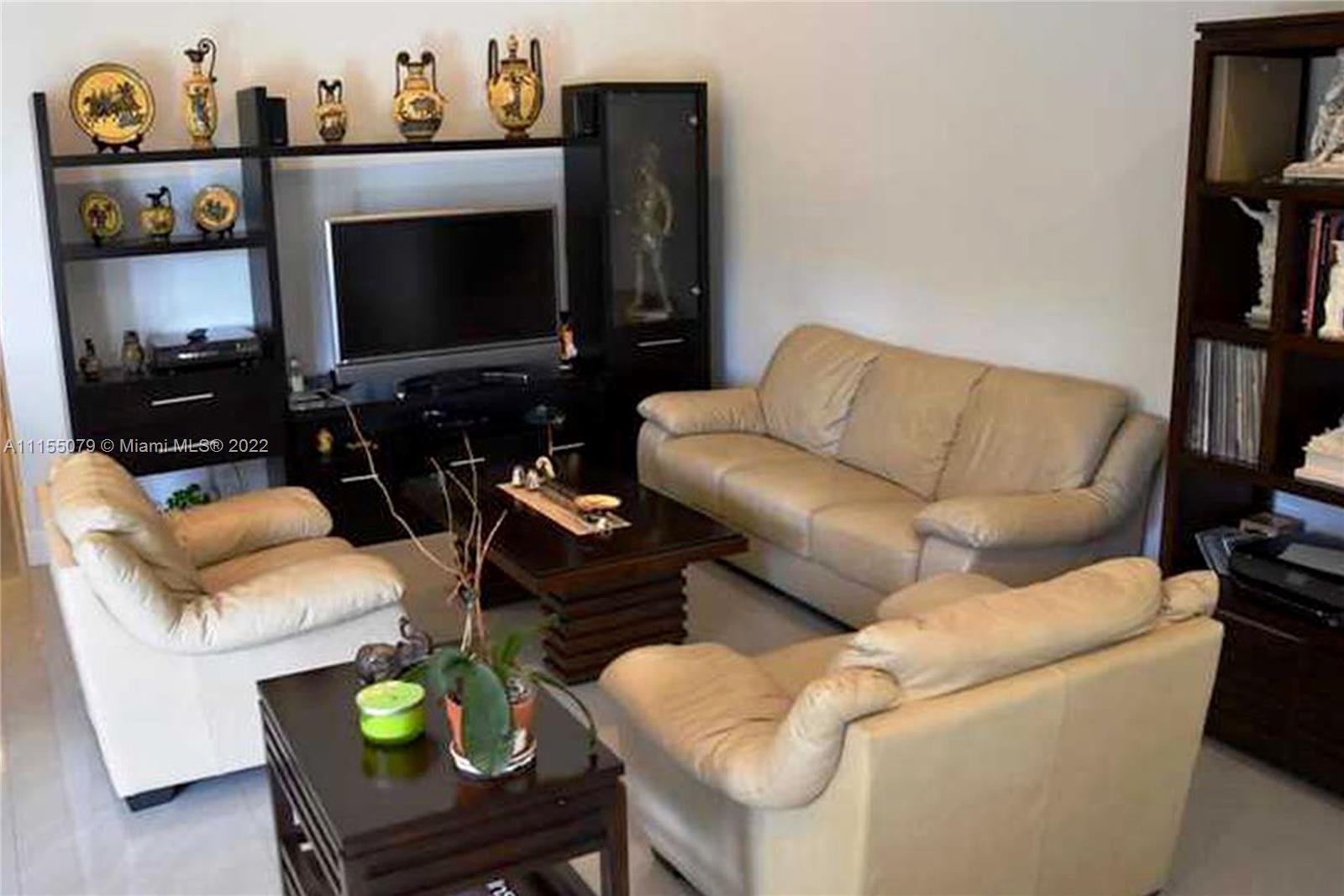 794 Heron Road Weston, FL 33326 - Photo 5 of 15 Gallery Image 5