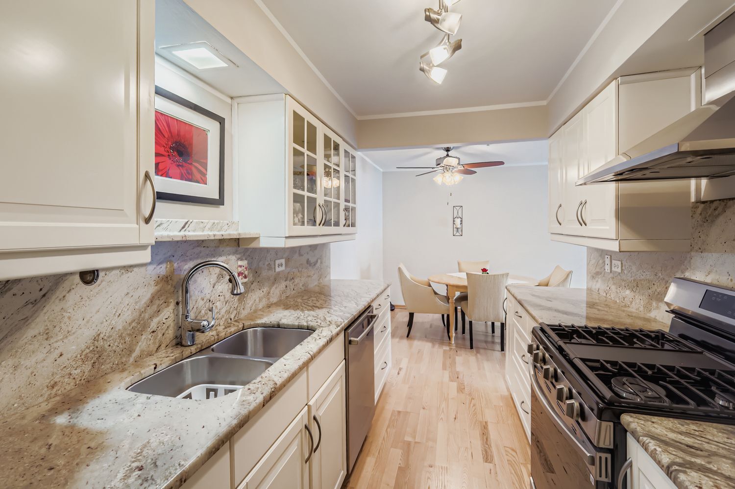 8901 South Roberts Road, Unit 104 Hickory Hills, IL 60457 - Photo 4 of 11 Gallery Image 4