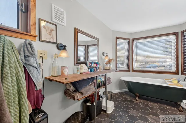 $585,000 | 1686 East Harkness Canyon Road, McCammon, ID 83250