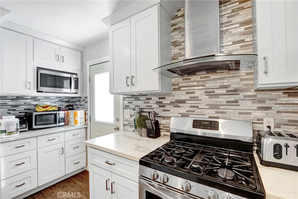 11800 Gager Street Sylmar, CA 91342 - Photo 9 of 25 a kitchen with white cabinets and appliances
