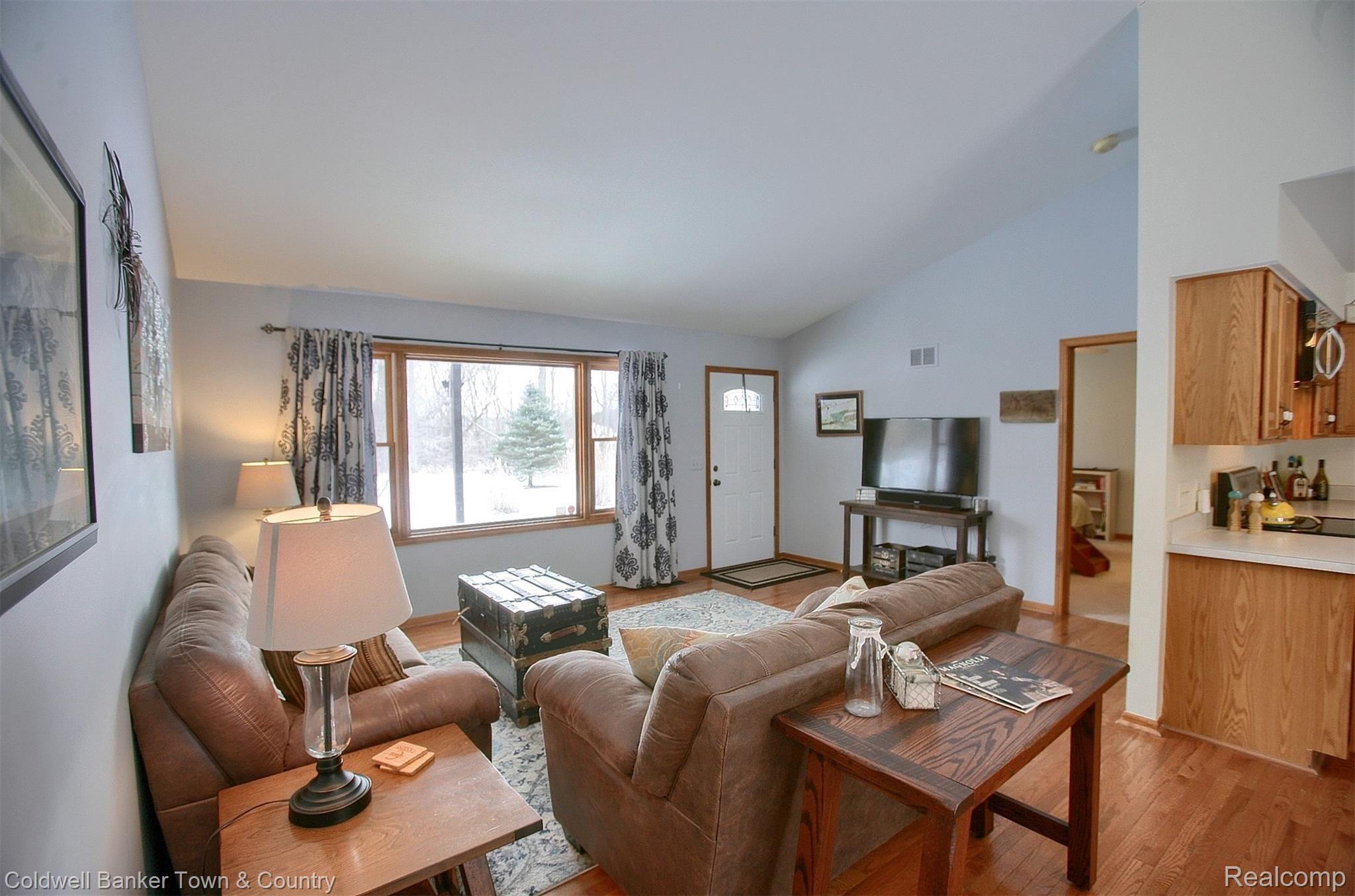 2457 Beck Road Howell, MI 48843 - Photo 4 of 27 10 Great-Room-2nd-View.jpg