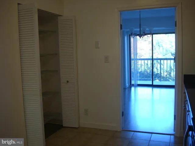 $4,000 | 3800 Powell Lane, Unit 722, Falls Church, VA 22041