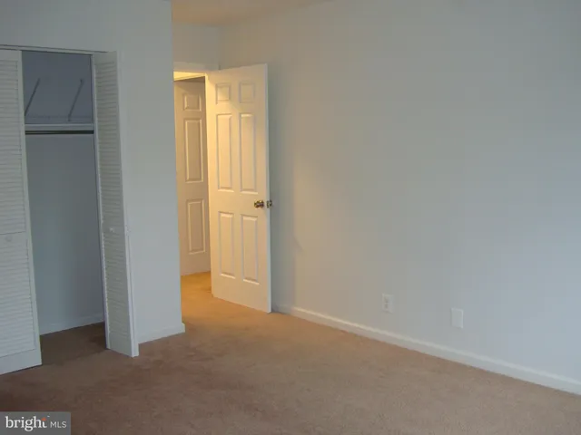 $4,000 | 3800 Powell Lane, Unit 722, Falls Church, VA 22041