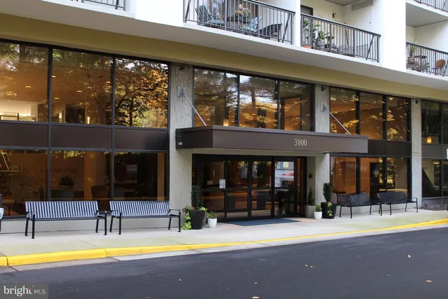 $4,000 | 3800 Powell Lane, Unit 722, Falls Church, VA 22041