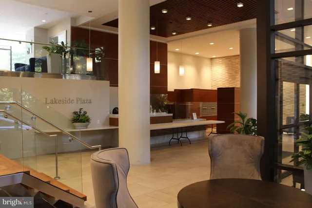 $4,000 | 3800 Powell Lane, Unit 722, Falls Church, VA 22041