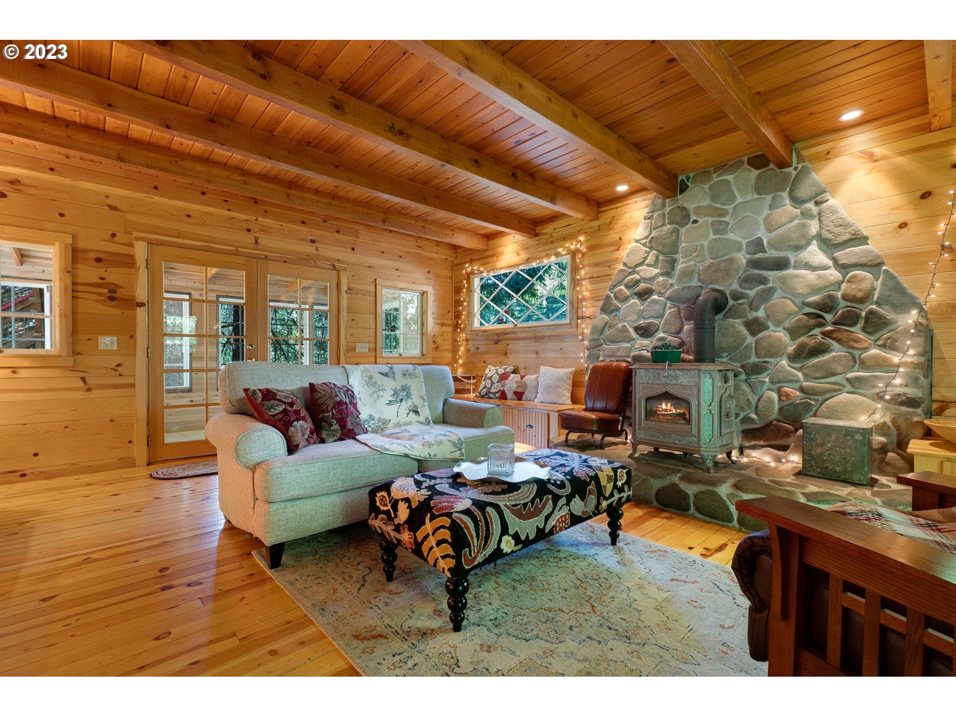 141 Cannavinna Road Carson, WA 98610 - Photo 6 of 48 Living Room