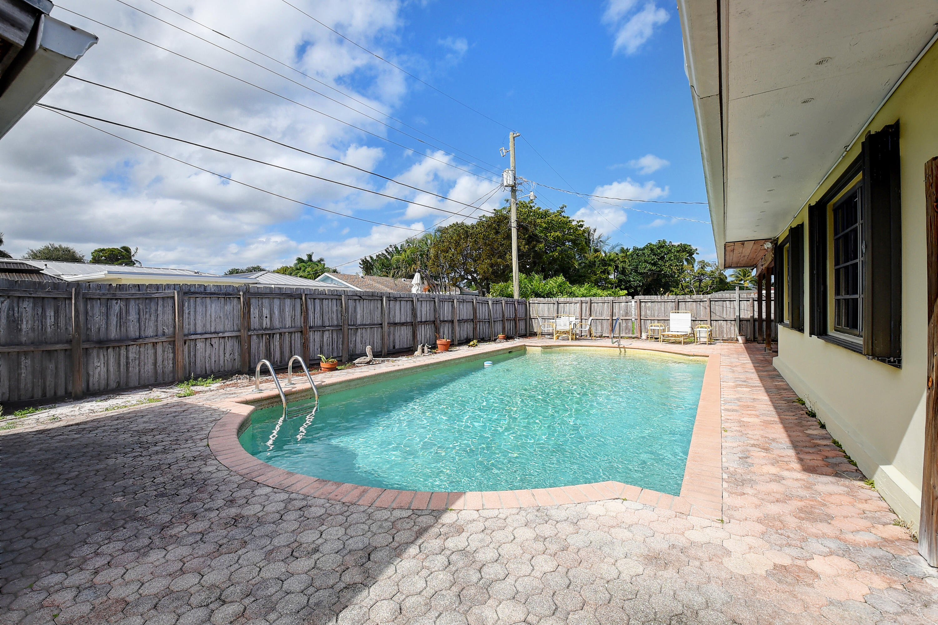 2819 Southwest 4th Street Boynton Beach, FL 33435 - Photo 2 of 32 32_dsc_9380_1_2_3_4