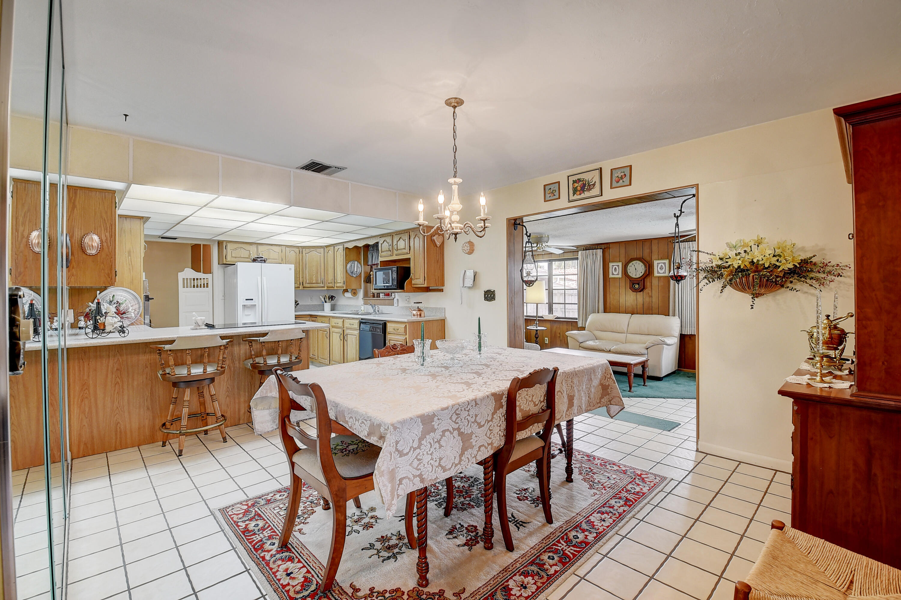 2819 Southwest 4th Street Boynton Beach, FL 33435 - Photo 6 of 32 05_dsc_9210_1_2_3_4