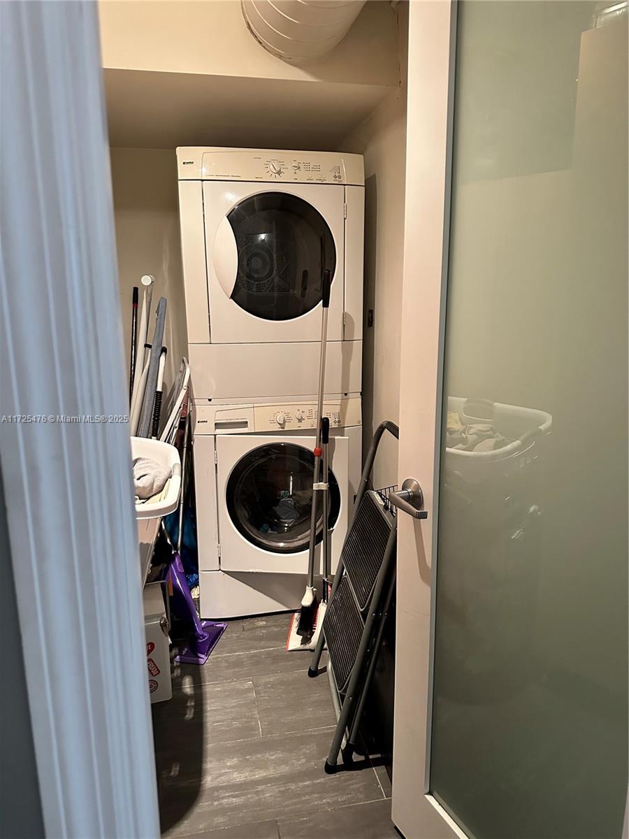 2333 Brickell Avenue, Unit 2116 Miami, FL 33129 - Photo 4 of 32 a utility room with dryer and washer