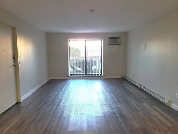 $2,300 | 576 Washington Street, Unit 114, Weymouth, MA 02188