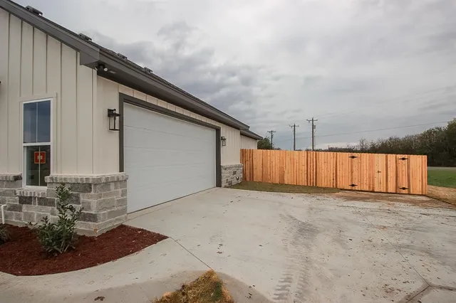 $529,900 | 114 Salt Creek Road, Lorena, TX 76655