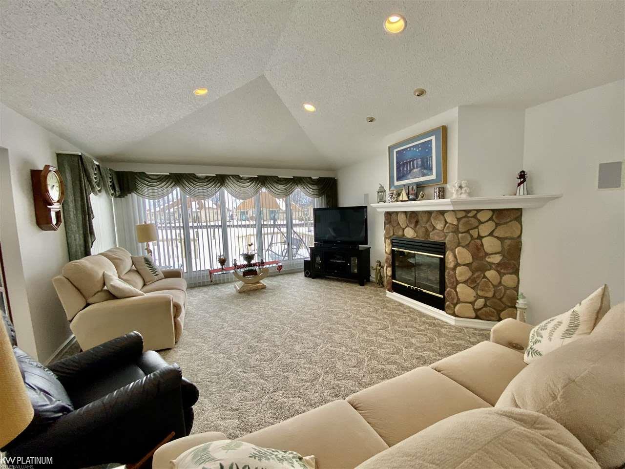 33770 Lighthouse Pointe Chesterfield, MI 48047 - Photo 4 of 27