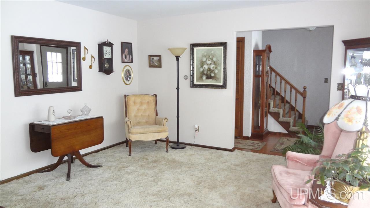 516 Riverside Road Marquette, MI 49855 - Photo 3 of 36