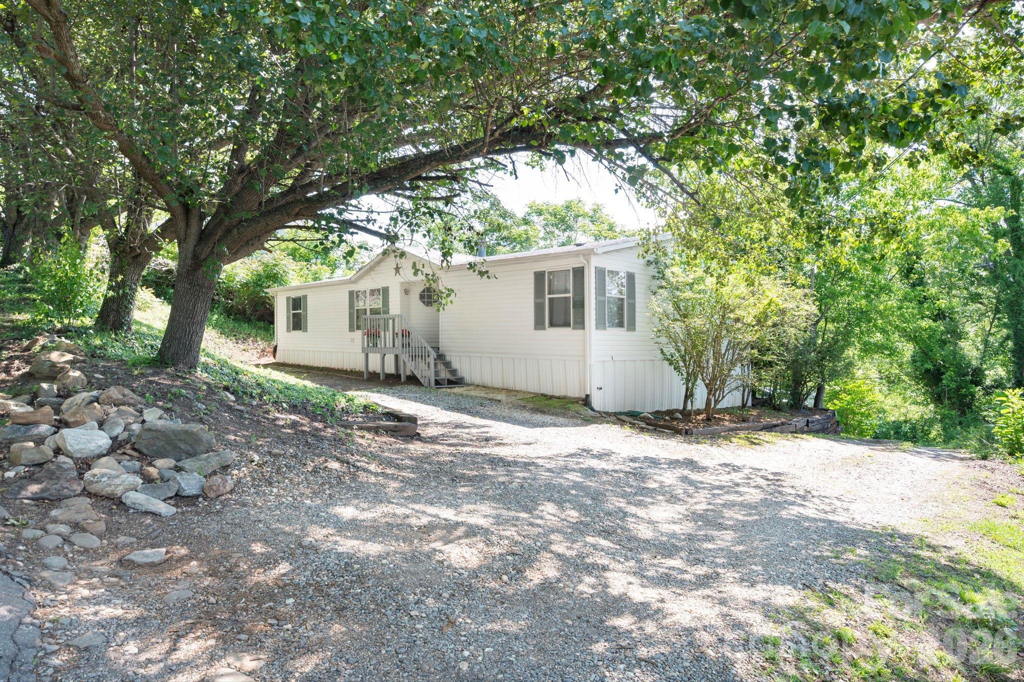 66 Green Oak Road Asheville, NC 28804 - Photo 1 of 35