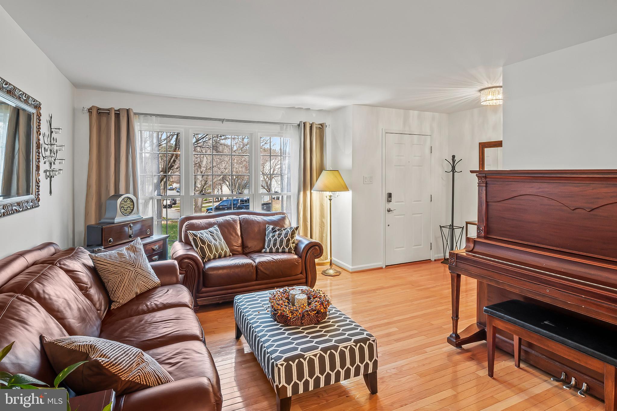 6458 Empty Song Road Columbia, MD 21044 - Photo 8 of 61 Living Room