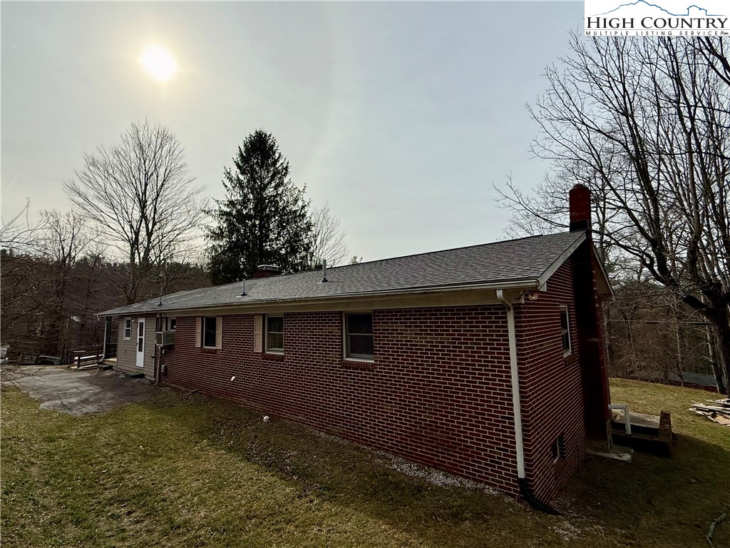 365 Ollis Road Spruce Pine, NC 28777 - Photo 2 of 12
