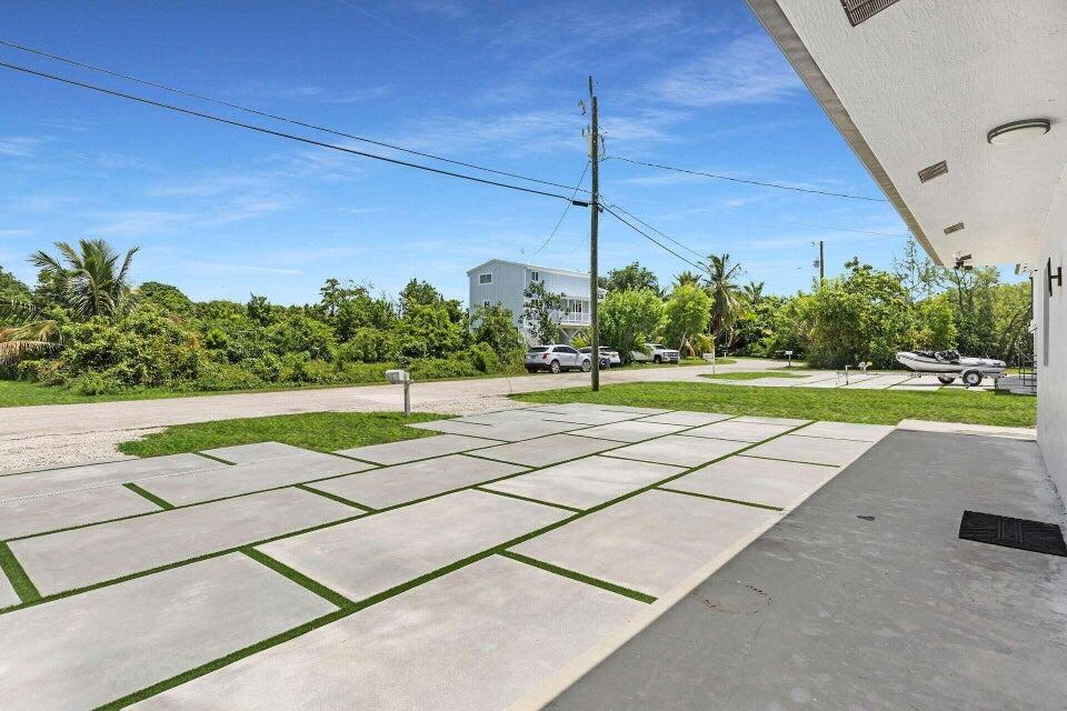 32 Atlantic Drive, Unit 32 Key Largo, FL 33037 - Photo 3 of 5 a view of a basketball court