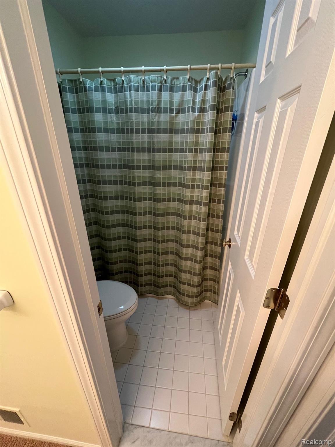 5112 Ridge Trail South Clarkston, MI 48348 - Photo 33 of 45 jack and jill bath