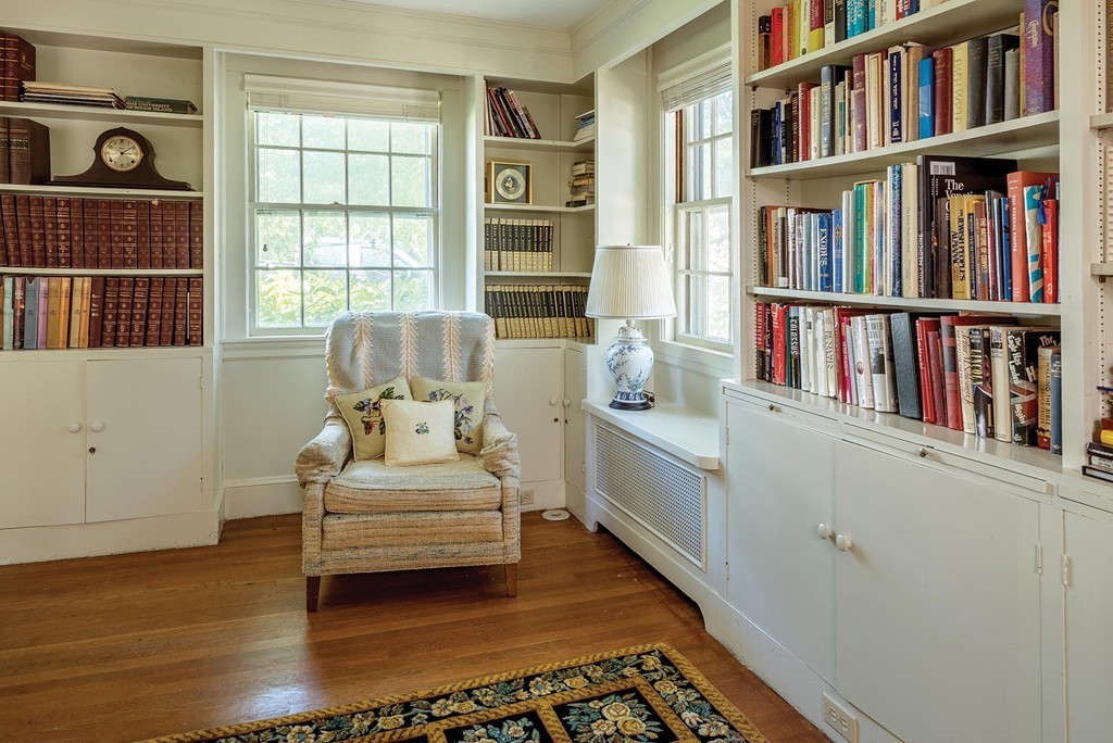 276 Dorset Road Newton, MA 02468 - Photo 3 of 11