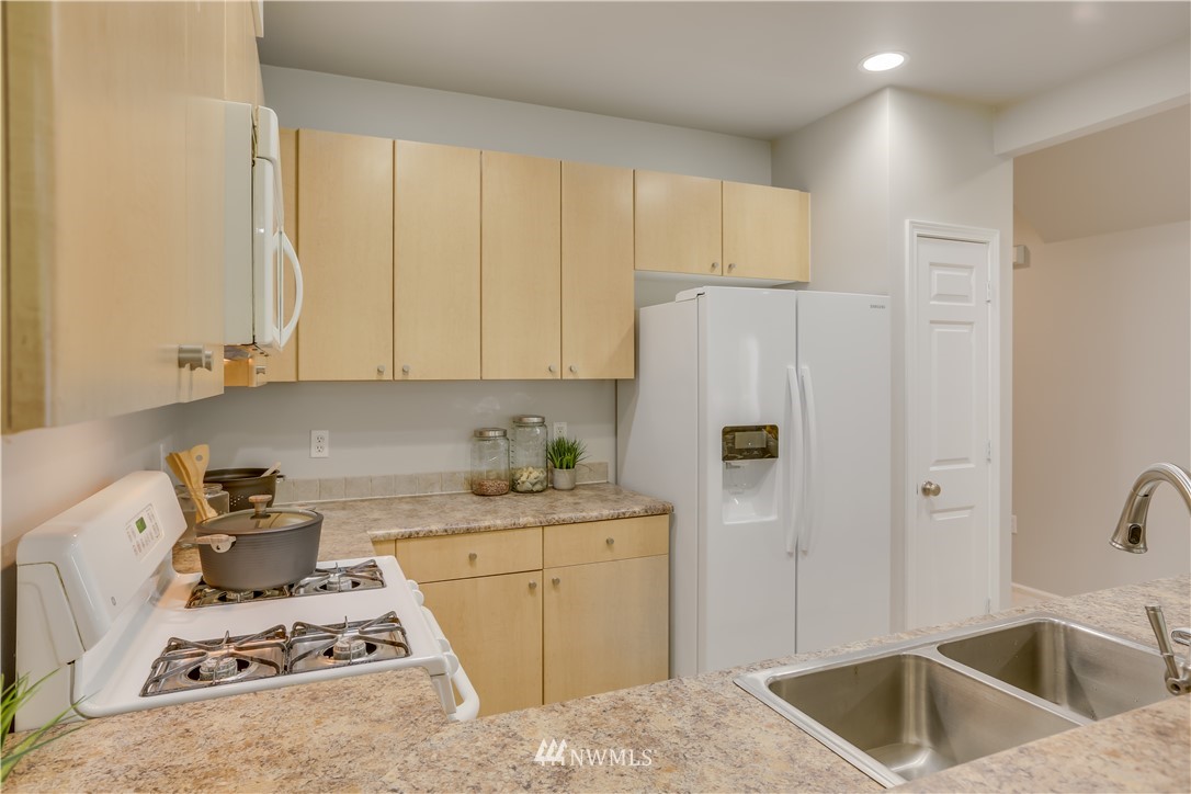 4735 Lake Place South, Unit B Renton, WA 98055 - Photo 14 of 35 Gallery Image 14