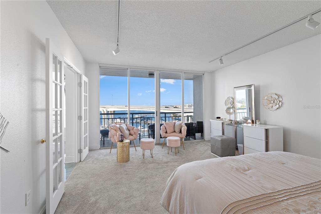 100 Pierce Street, Unit 908 Clearwater, FL 33756 - Photo 25 of 32 a living room with stainless steel appliances furniture a rug and a kitchen view