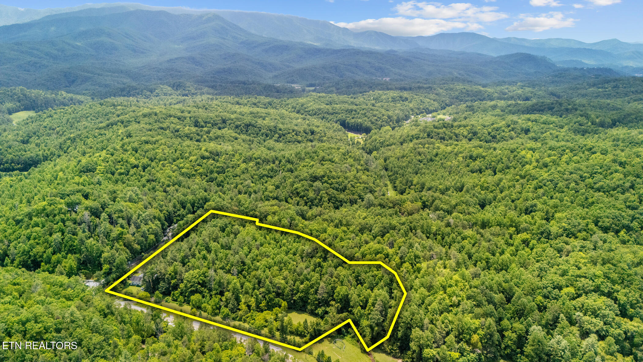 1139 Glades Road Gatlinburg, TN 37738 - Photo 3 of 60 4 dji_20250718132745_0418_d_line