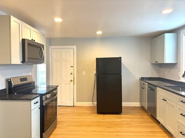 $2,550 | 132 Division Street, Unit 3, North Attleboro, MA 02760
