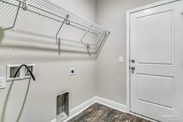 a view of walk in closet