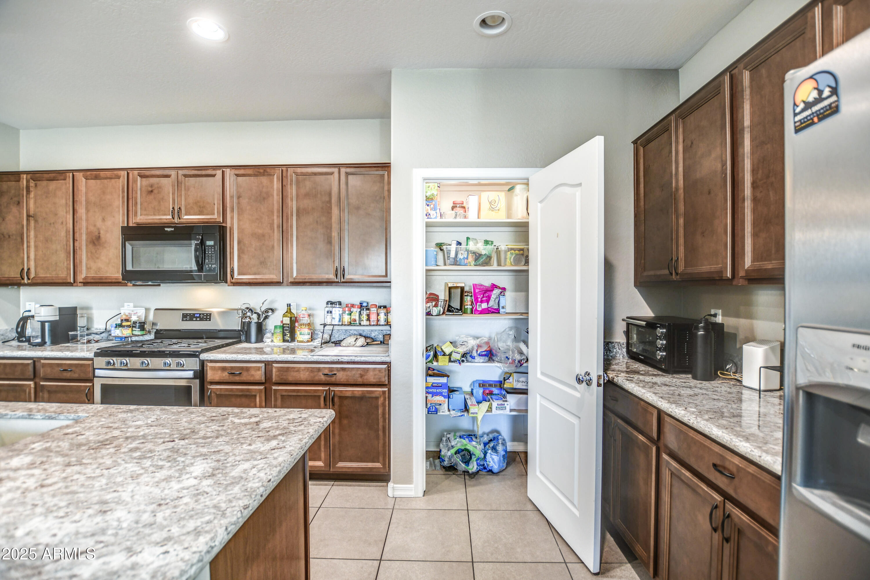 2842 East Fraktur Road Phoenix, AZ 85040 - Photo 32 of 46 a kitchen with a sink a stove and cabinets