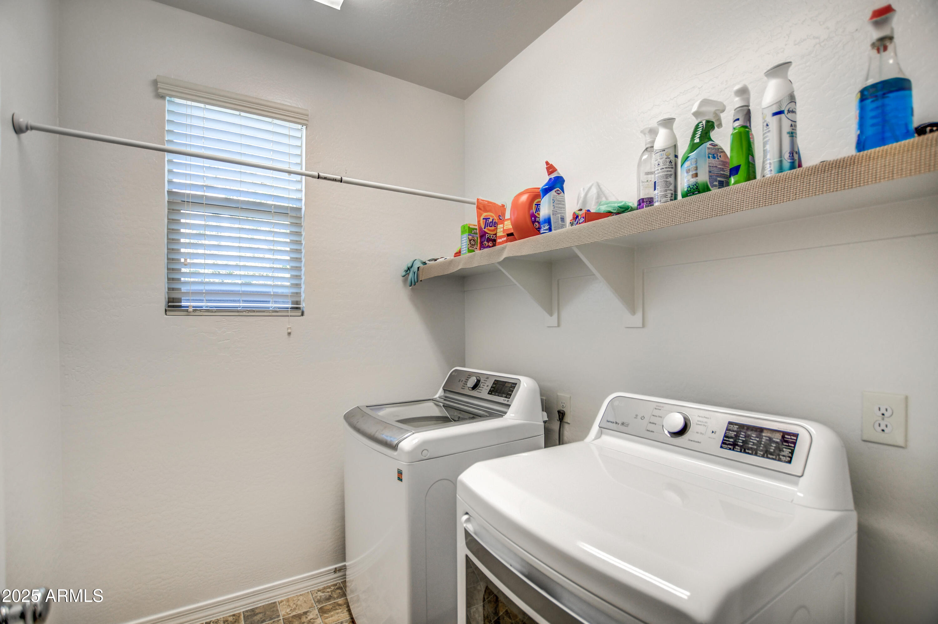 2842 East Fraktur Road Phoenix, AZ 85040 - Photo 33 of 46 a utility room with dryer and washer