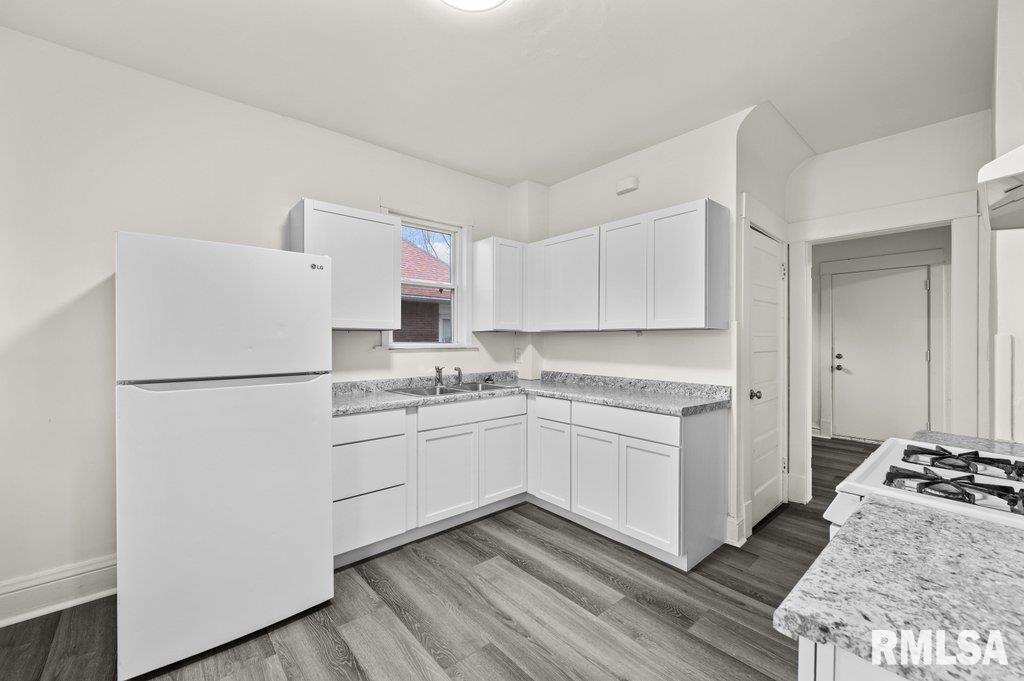 227 44th Street Moline, IL 61265 - Photo 4 of 20 Gallery Image 4