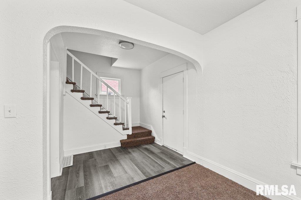 227 44th Street Moline, IL 61265 - Photo 8 of 20 Gallery Image 8