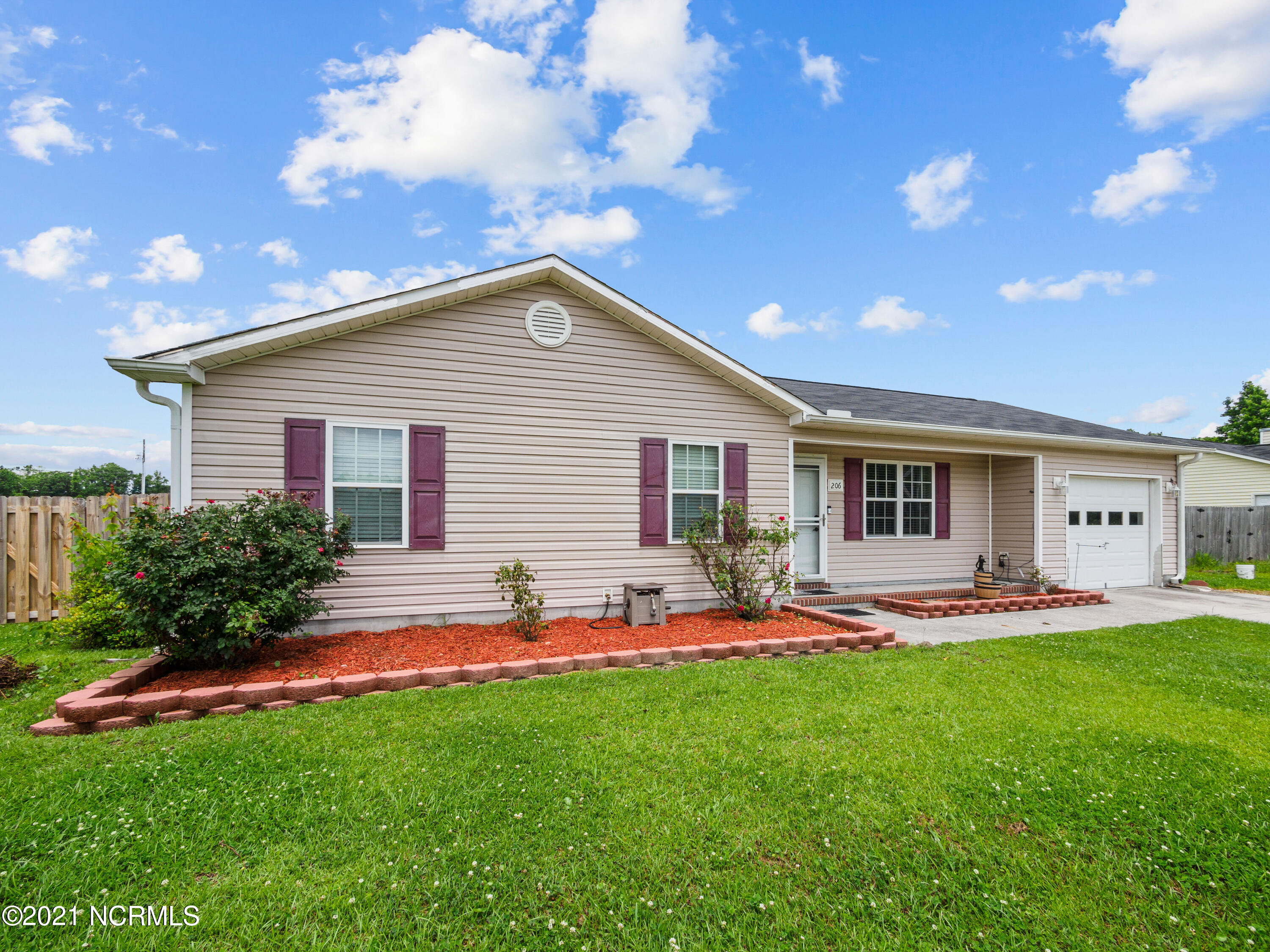 206 Hackney Ridge Lane Jacksonville, NC 28540 - Photo 3 of 39 206 Hackney Ridge Ln-3