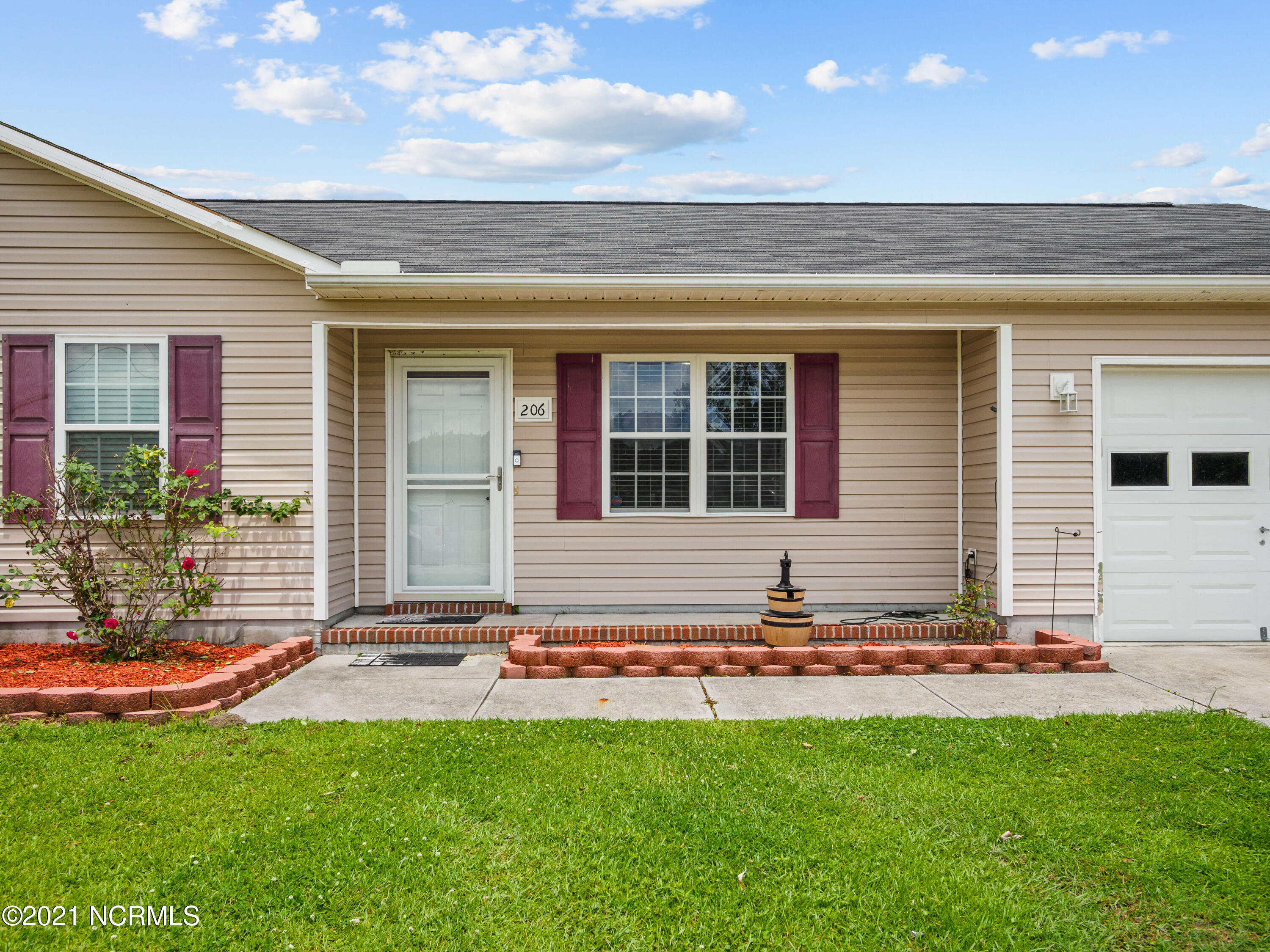 206 Hackney Ridge Lane Jacksonville, NC 28540 - Photo 4 of 39 206 Hackney Ridge Ln-4