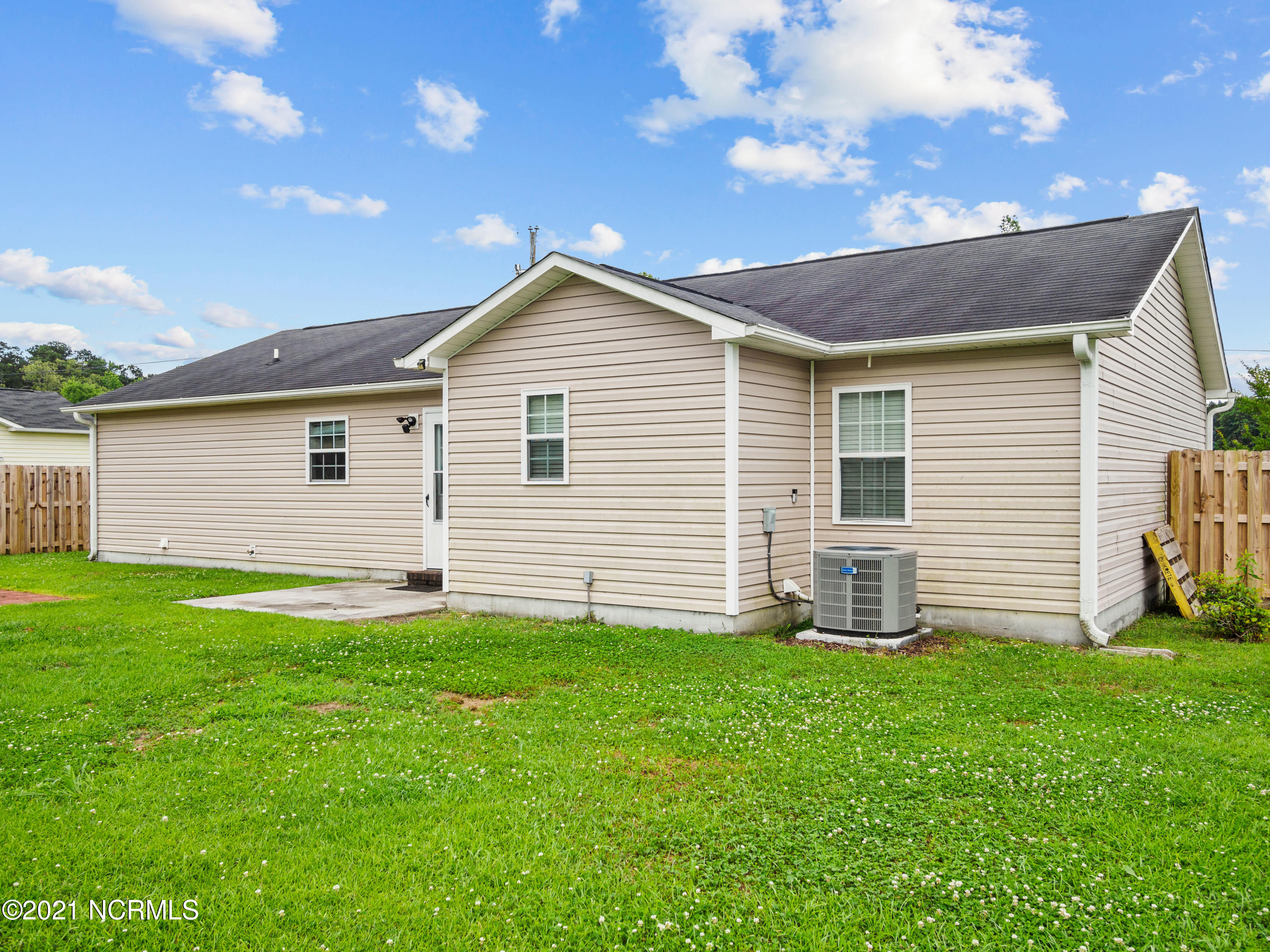 206 Hackney Ridge Lane Jacksonville, NC 28540 - Photo 7 of 39 206 Hackney Ridge Ln-7