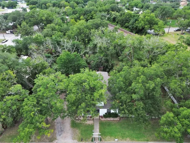 $355,000 | 262 West Richmond Street, Giddings, TX 78942