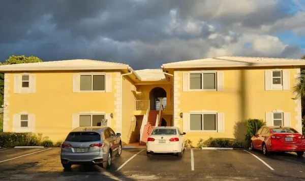 $1,900,000 | 1420 Southeast 4th Avenue, Unit 18, Pompano Beach, FL 33060