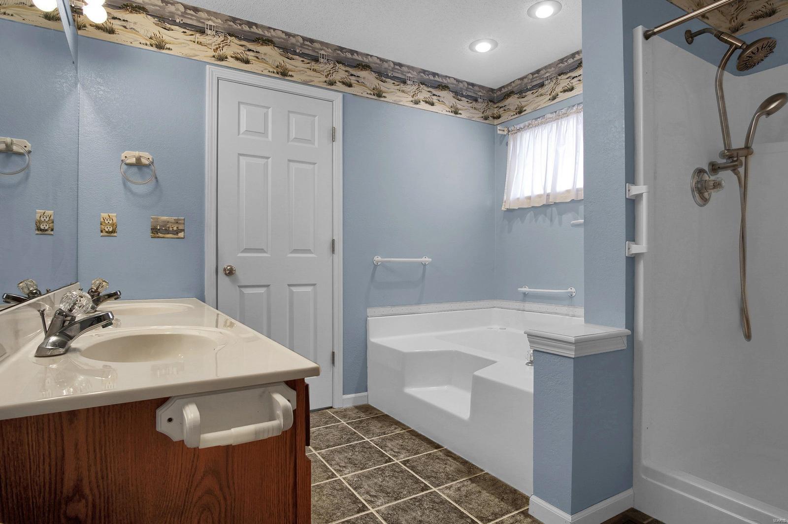 37 Chelsea Road Collinsville, IL 62234 - Photo 11 of 17 Gallery Image 11