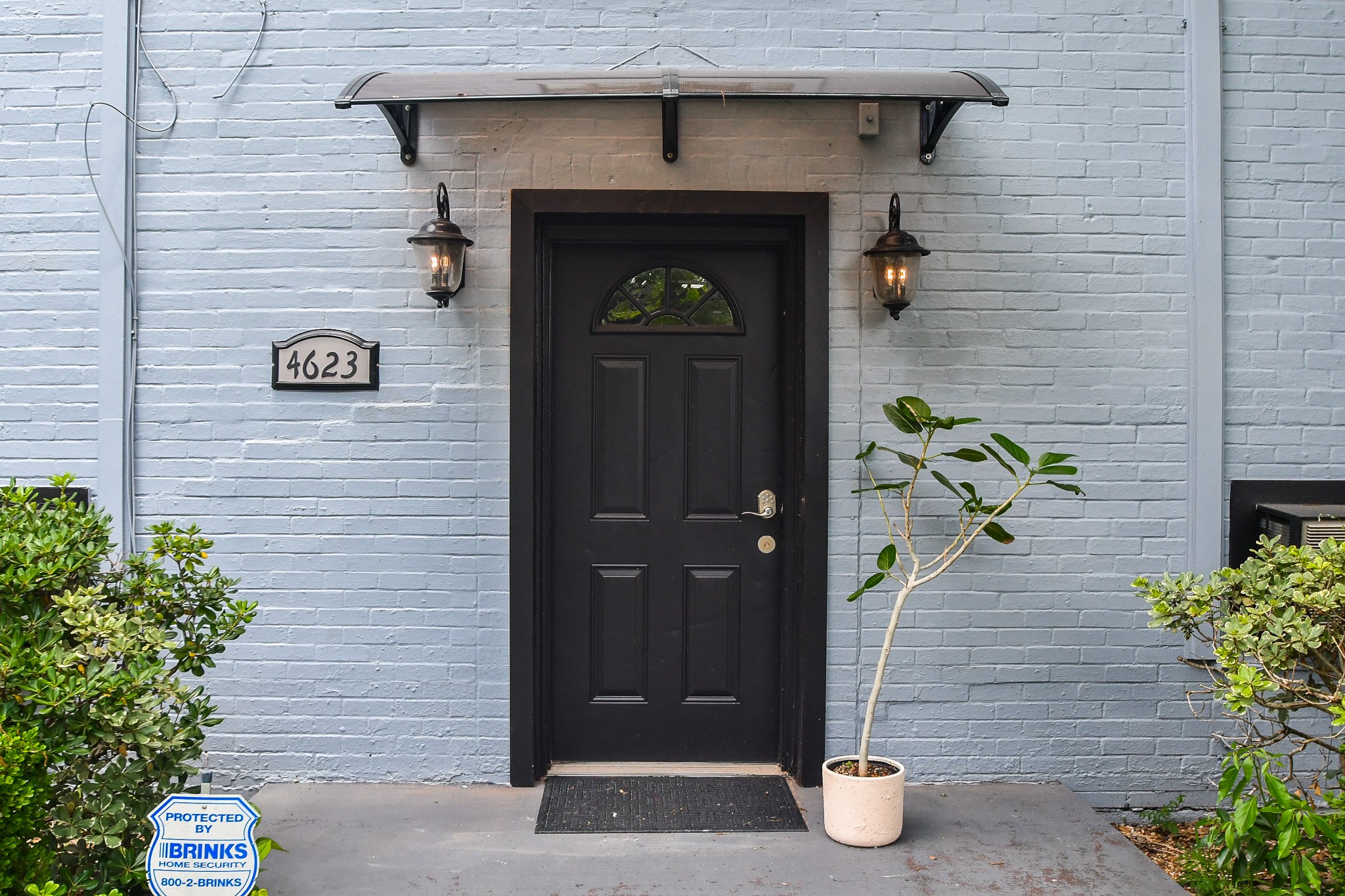 4623 Yupon Street, Unit 3 Houston, TX 77006 - Photo 2 of 18 a front view of a house with entryway