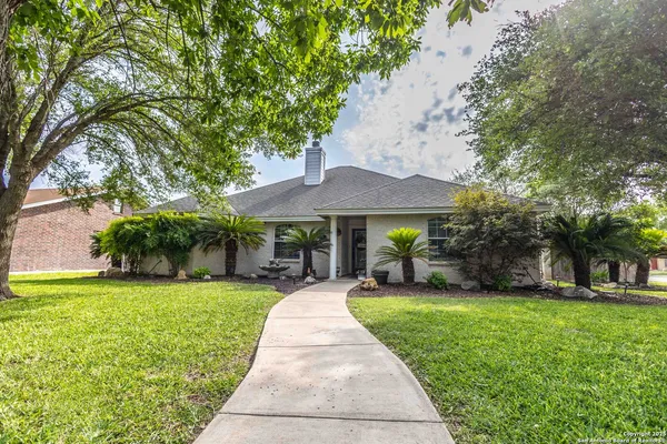 $415,000 | 633 Sunrise Avenue, Uvalde, TX 78801