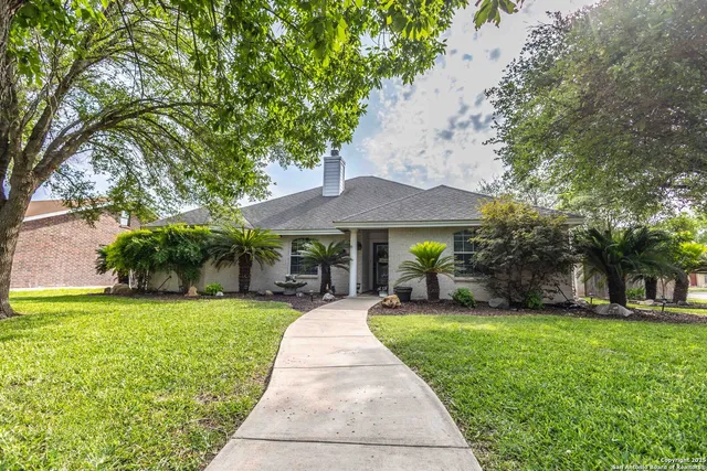 $415,000 | 633 Sunrise Avenue, Uvalde, TX 78801