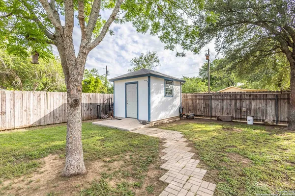 $415,000 | 633 Sunrise Avenue, Uvalde, TX 78801