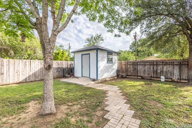 $415,000 | 633 Sunrise Avenue, Uvalde, TX 78801