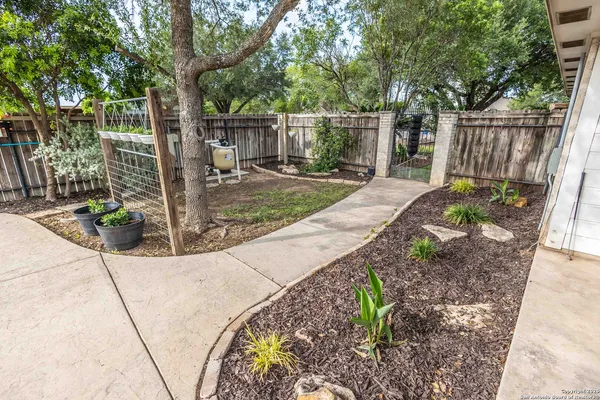 $415,000 | 633 Sunrise Avenue, Uvalde, TX 78801