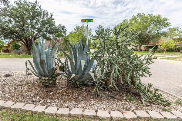 $415,000 | 633 Sunrise Avenue, Uvalde, TX 78801