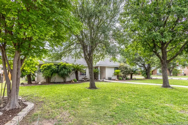 $415,000 | 633 Sunrise Avenue, Uvalde, TX 78801