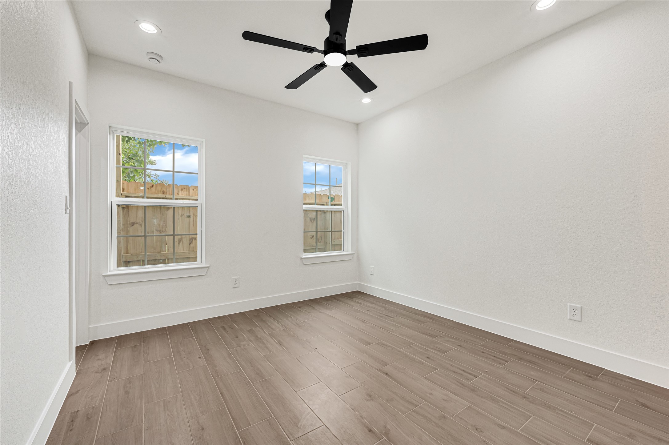 430 Rhode Island Street Houston, TX 77029 - Photo 11 of 29