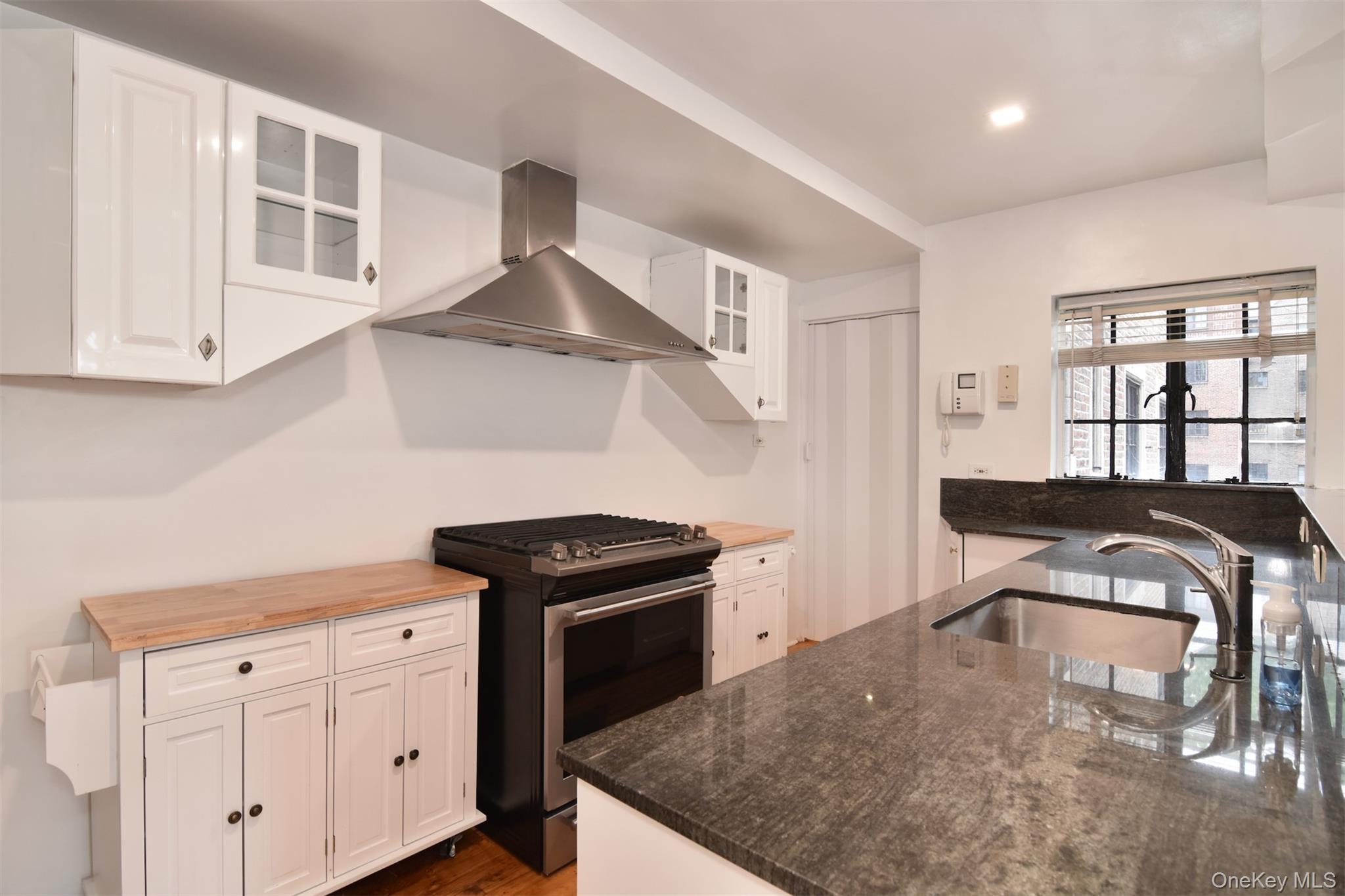 915 Wynnewood Road, Unit A3 Pelham, NY 10803 - Photo 6 of 19 Kitchen