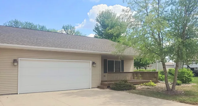 $245,900 | 413 River Bluff Drive, Windom, MN 56101